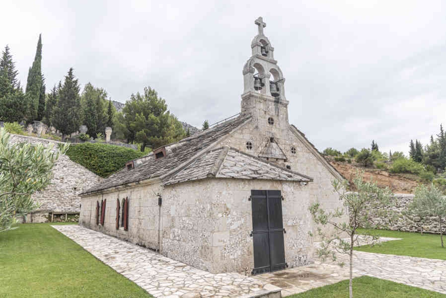 Bosnia y Herzegovina - Mostar 34 - iglesia ortodoxa de la Natividad de la Virgen María
